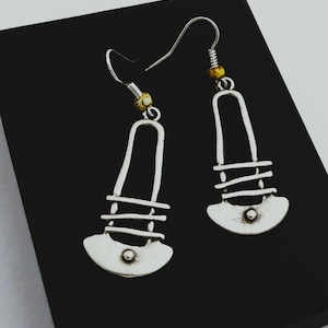 Ethnic earrings in silver-plated brass and natural stone - Handmade boho elegance