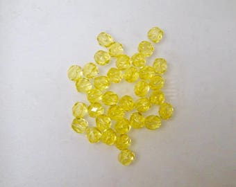 5 Perles en verre, couleur jaune, forme olive