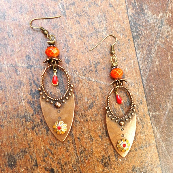 Boucles d'oreilles rustiques laiton cuivré , verre et strass, breloque émail