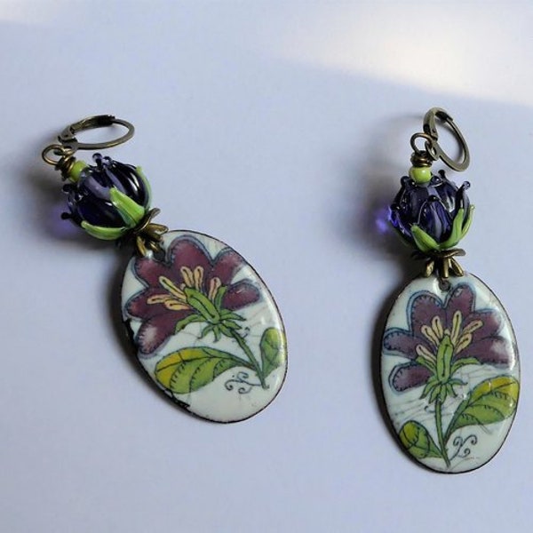 Boucles d'oreilles romantiques, boucles d'oreilles printanières, cuivre émaillé verre filé et métal bronze, cadeau femme