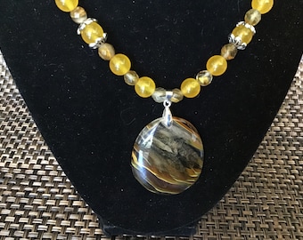 Yellow Jade Quartz Necklace with Agate Pendant & Matching Earrings