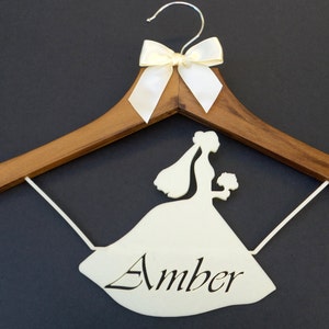 Cintre de robe de mariée, cintre de robe de mariée, cintre de robe de demoiselle d’honneur, cintre de monogramme.
