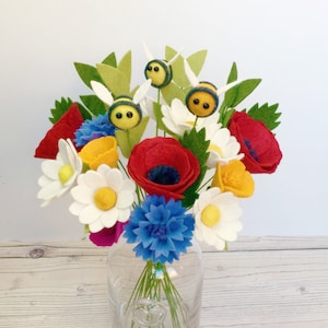 Felt flower pattern/tutorial (PDF download) + freezer paper templates: DIY felt flowers - Wild Meadow Bee Bouquet - no sew!
