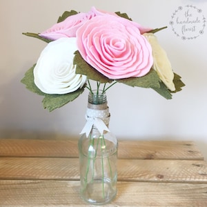 Felt flower pattern/tutorial (PDF tutorial): DIY Felt Flowers - Spiralling Rose Bouquet- no sew!