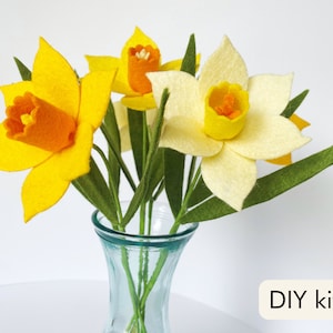 Felt flower craft kit: DIY Felt Flowers - Daffodils in Blooms