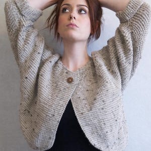 Cárdigan de punto musgo Aran. Patrón de tejido a mano. PDF