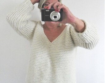 Chunky V Neck Sweater Knitting Pattern. One size. Easy Knitting Pattern. PDF Download.