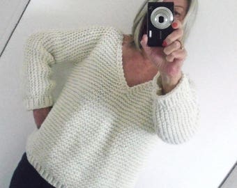 Chunky V Neck Sweater Knitting Pattern. One size. Easy Knitting Pattern. PDF Download.