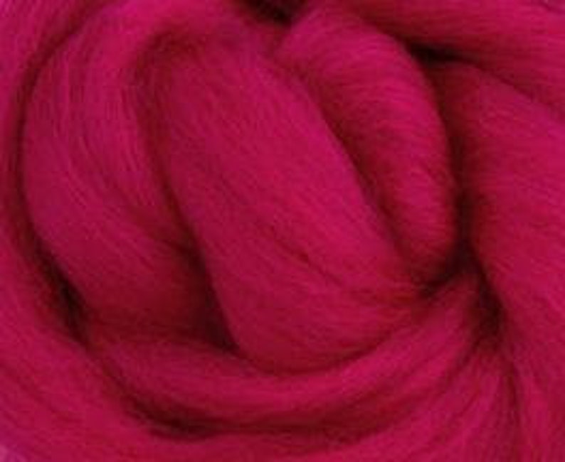 2 oz Corriedale Wool Roving in Pewter World of Wool product Sliver