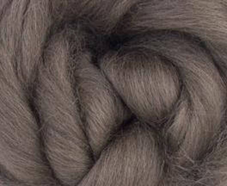 2 oz Corriedale Wool Roving in Pewter World of Wool product Sliver