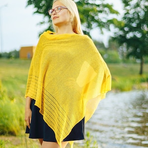 Cape pancho jaune pur lin, poncho croisé jaune, cape en lin pancho, écharpe en tricot châle, accessoires du vêtement modernes
