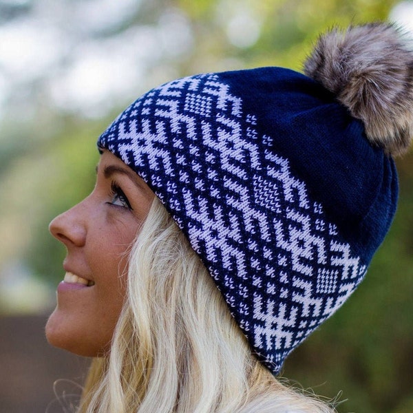 Chapeau classique tricoté avec motif scandinave JUMIS | Avec Pompom | Différentes couleurs | Modèle folklorique letton