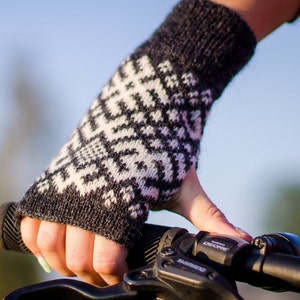 Fingerless gloves JUMIS | Arm Warmers | Wrist Warmers | Scandinavian Latvian design | Different colors Black Blue Violet Wool