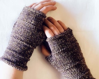 Fingerless Gloves in Gold Lamé on Brown - Refined Artisan Style for a Unique Look