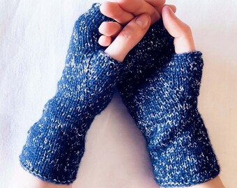 Blaue fingerlose Handschuhe aus silbernem Lamé – moderner handgefertigter Stil für einen schicken Touch