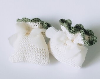 Set of 10 white and sage green favor bags, chiffon ribbon, cotton, wedding, baptism, communion, confirmation