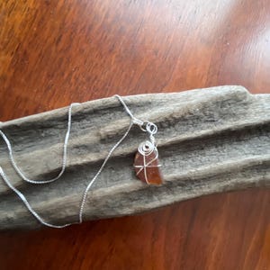 Handgefertigte Draht-umwickelten Maine Seeglas Kette mit Sterling Silber Kette