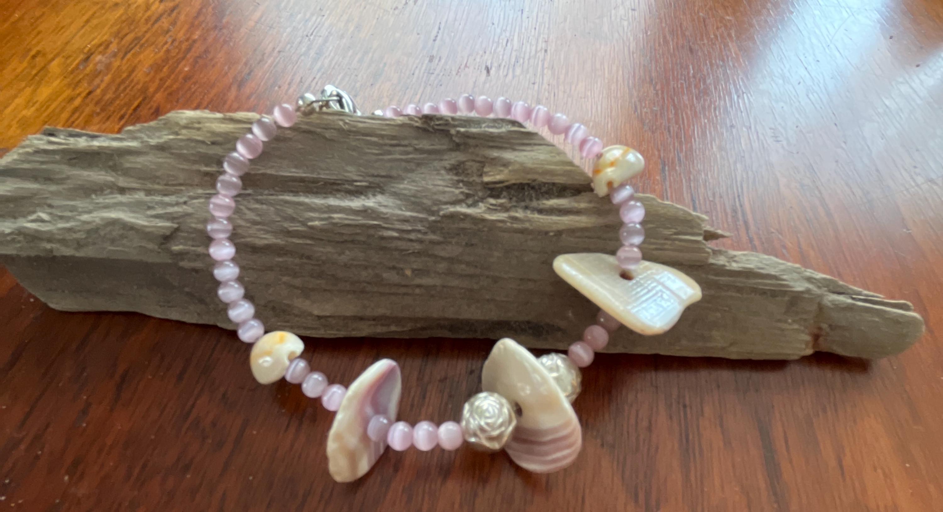 Bracciale Elastico Perle Occhi Di Gatto Rosa Con Ciondolo Corona Oro Rosa E Cristalli - Rae P18 - 4