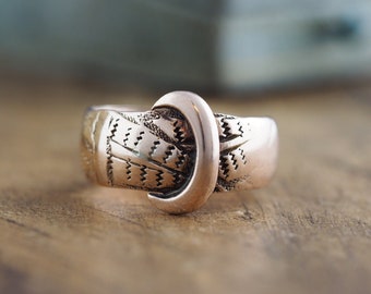 Antique Victorian Engraved Buckle Ring in 9k Rose Gold / ca. 1899 / Size 5.75