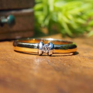 Vintage Solid 18k Yellow Gold Size 6.5 Round Brilliant Cut Diamond Band