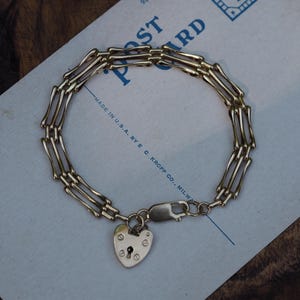 Antique Victorian Solid 9K Yellow Gold Gate Link Bracelet with Heart Padlock Charm / 7.5&quot;