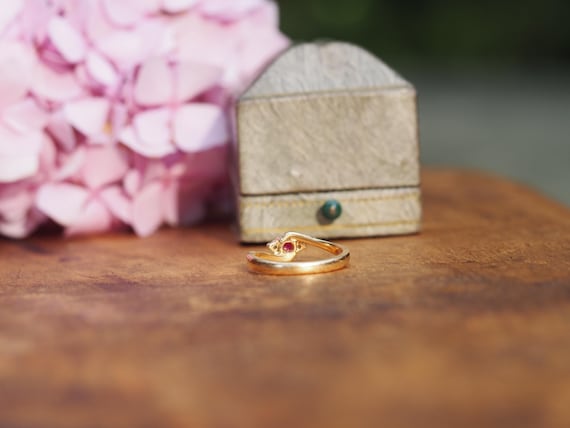 Vintage Solid 14k Yellow Gold Size 6 Ruby and Dia… - image 3