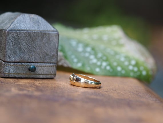 Solid Solid 14K Gold Embossed "1994" Band Ring Si… - image 4