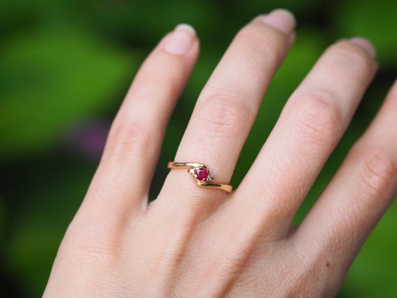 Vintage Solid 14k Yellow Gold Size 6 Ruby and Dia… - image 6