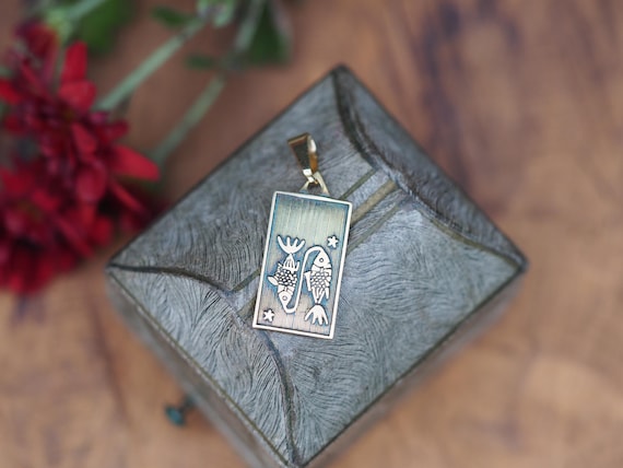 Vintage Solid 14k Yellow Gold Rectangular Pisces … - image 2