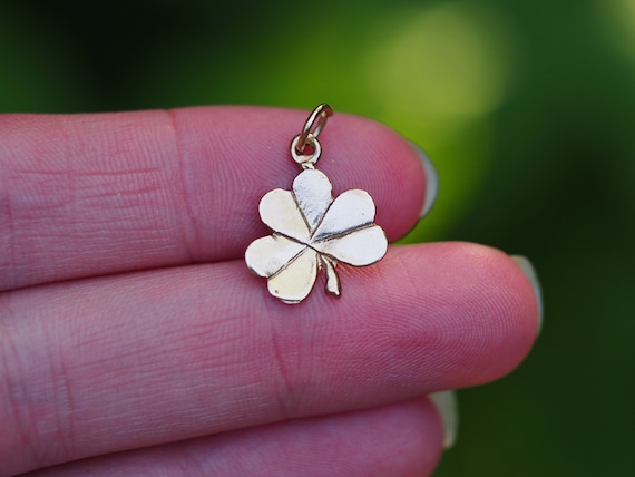 Vintage Solid 14k Yellow Gold Clover Charm / Pend… - image 1