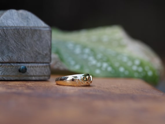 Solid Solid 14K Gold Embossed "1994" Band Ring Si… - image 2