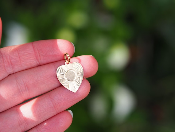 Vintage Solid Yellow Gold Fluted Engine Turned He… - image 2