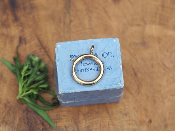 Antique Solid 14k Yellow Gold Spring / Bolt Ring … - image 1