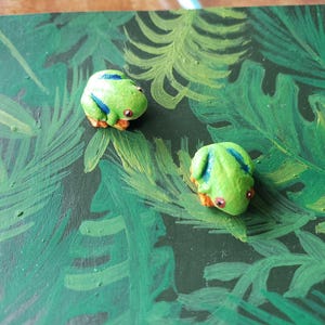 Red eyed Green Tree Frog stud earrings