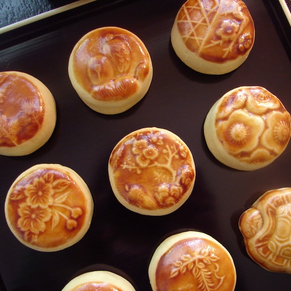 Japanese Wagashi: Baked Manju sweet bean cake