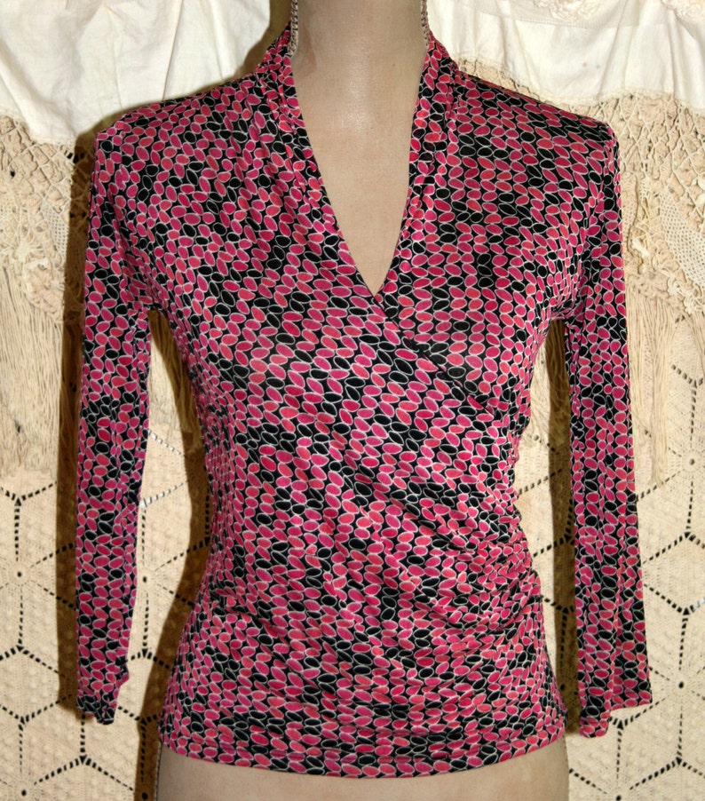 Sigrid Olsen 34 Sleeve Knit Top Silk Blouse Women Small Petite V Neck Surplice Ruched Fitted Shirt Dark Pink /& Black Print Spring Summer