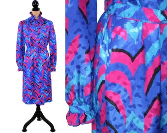 S-M 70s Secretary High Neck Long Sleeve Midi Dress Belted Tie Collar Bow Ruffle Cuff Fuchsia Blue Abstract Print 1970s Clothes Women Vintage