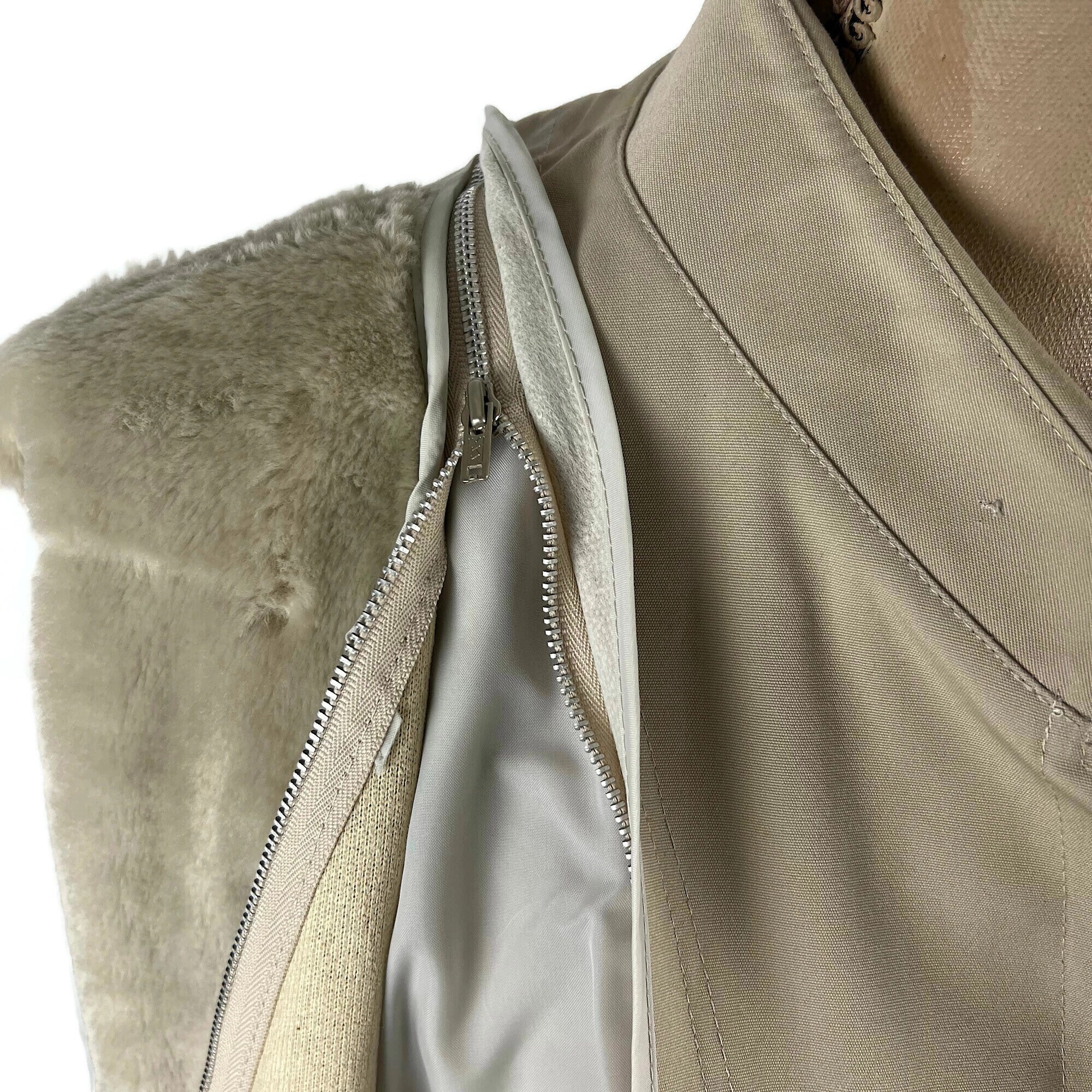 80s Vintage Men's Raincoat With Plush Zip Out Lining, Beige 80s Vintage Men's Raincoat With Plush Zip Out Lining, Beige