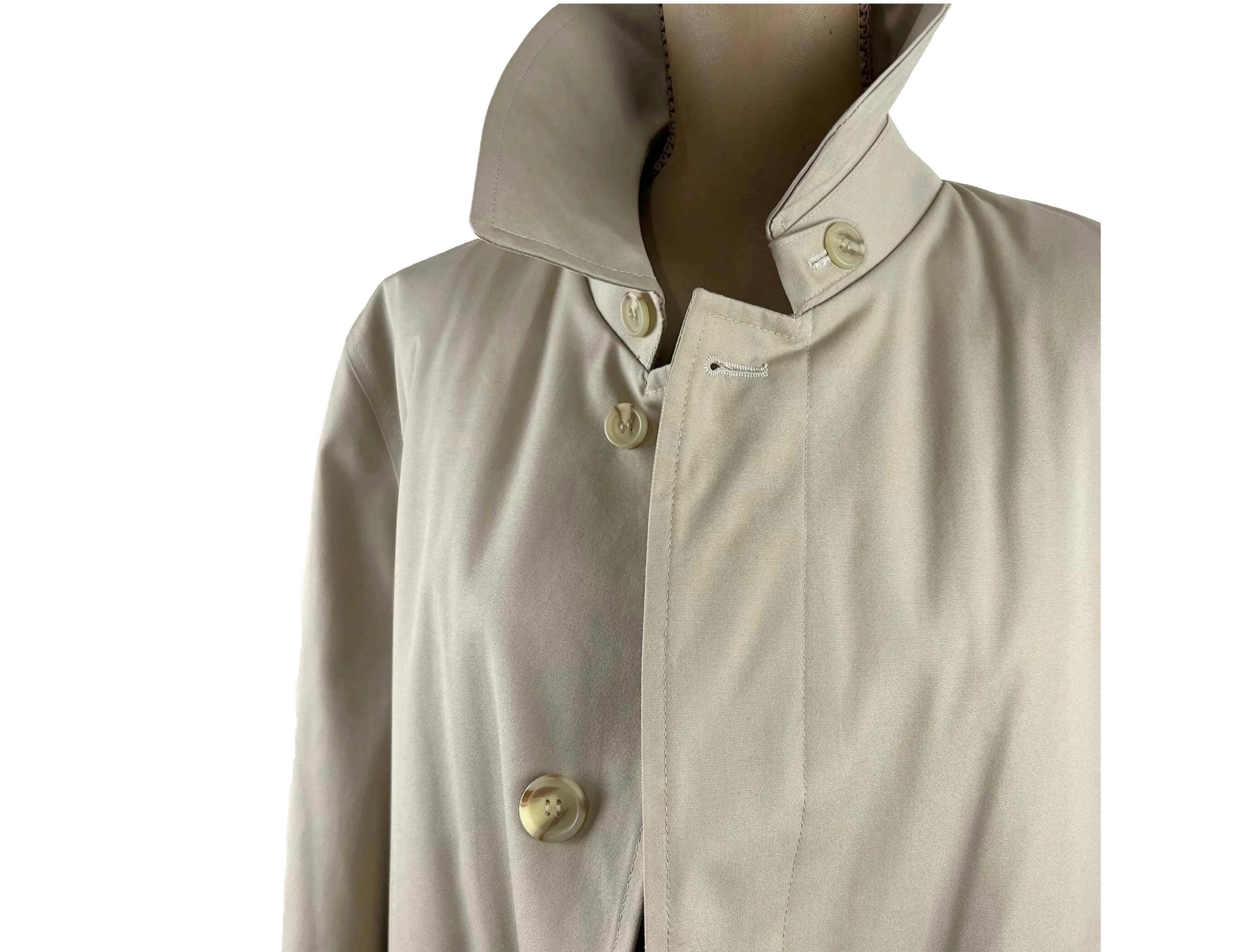 80s Vintage Men's Raincoat With Plush Zip Out Lining, Beige 80s Vintage Men's Raincoat With Plush Zip Out Lining, Beige