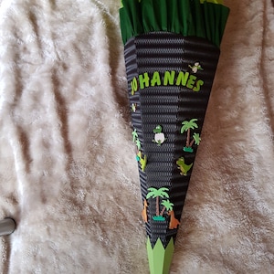 Conjunto artesanal de dinosaurios de madera con cono escolar o confeccionado y personalizado individualmente