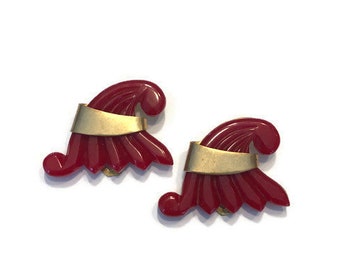 Pair of Red Carved Bakelite and Metal Dress Clips, Scarf Clips, Fur Clips, Vintage 1940s, Costume Jewelry