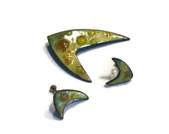 Modernist Metal and Enamel Jewelry Set, Vintage 1950s Boomerang Brooch and Earrings, Demi Parure, Costume Jewelry
