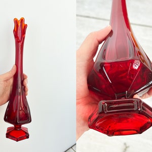 ONE Vintage Mid Century Swung Vase Vibrant Blown Glass Tall Narrow Vase MCM Slag Glass Vase Fenton Amberina Hobnail Viking L.E. Smith Darker Red Vase