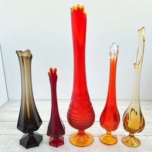 ONE Vintage Mid Century Swung Vase Vibrant Blown Glass Tall Narrow Vase MCM Slag Glass Vase Fenton Amberina Hobnail Viking L.E. Smith image 9