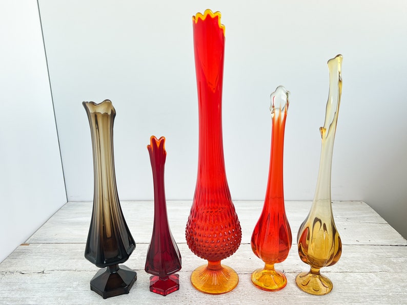 ONE Vintage Mid Century Swung Vase Vibrant Blown Glass Tall Narrow Vase MCM Slag Glass Vase Fenton Amberina Hobnail Viking L.E. Smith image 9