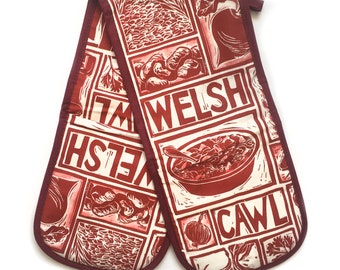 Welsh Cawl Illustrated Recipe Organic Cotton Double Oven Glove, comes with cooking instructions.