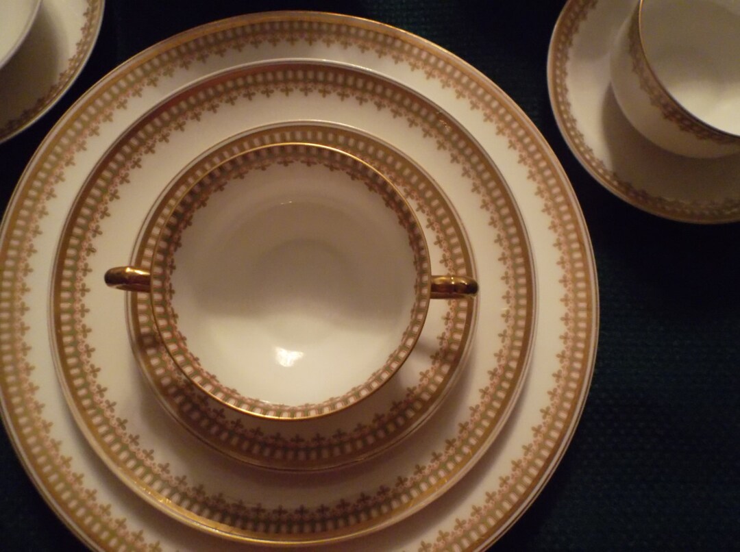 Haviland Limoges ART DECO 88piece Set, 12 Service Pieces, 10 Place Settings Schleiger 279 Late