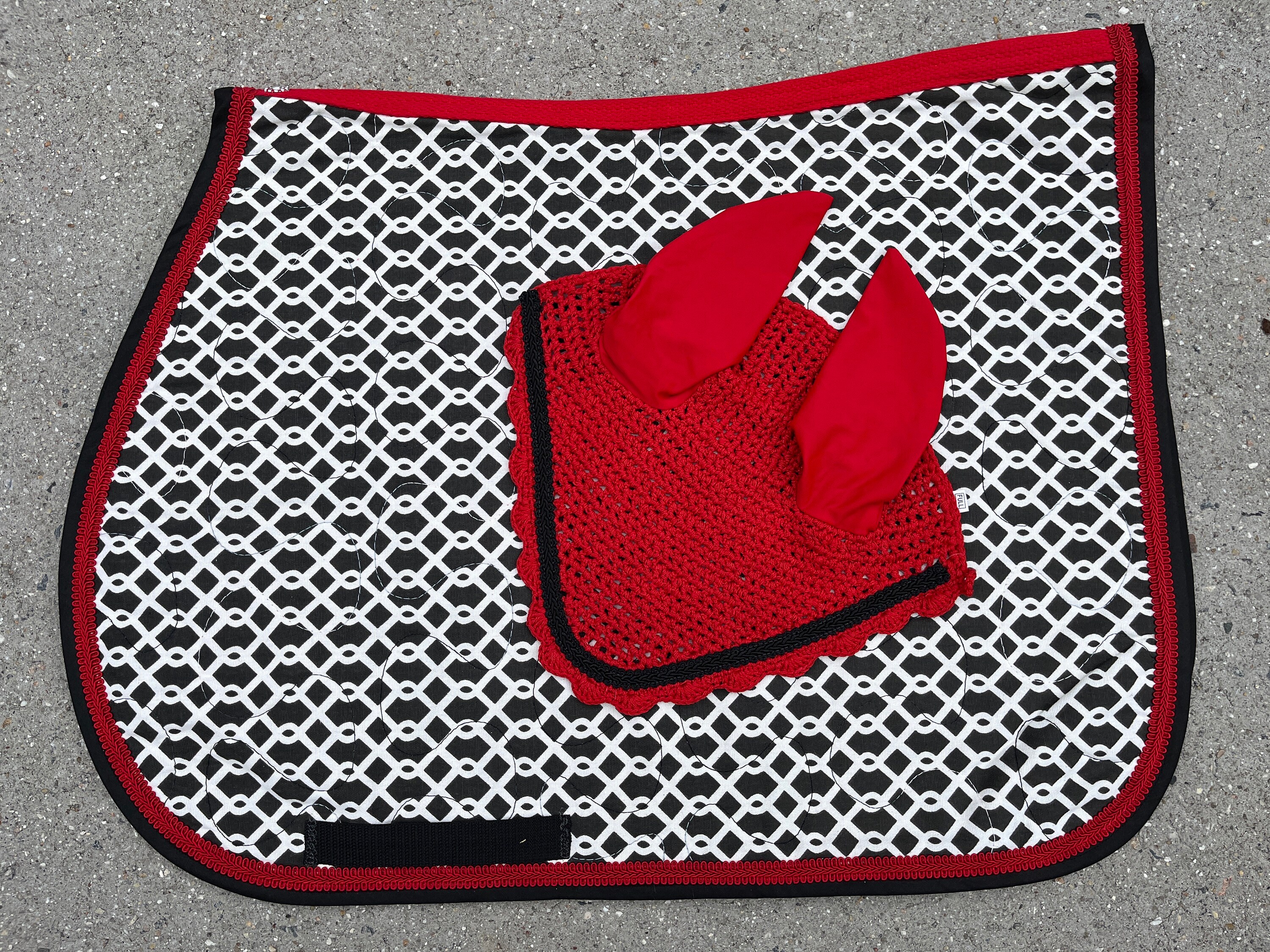 Saddle Pad English Black White Red With Braided Trim Matching Fly Bonnet Etsy Canada