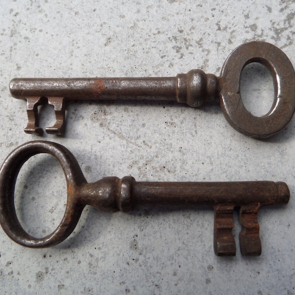 French Keys,Large Antique French Key,Old Skeleton,Antique Skeletons,Ornate Metal Key,Wedding Keys,Collector Keys,French Door Key,Gate Key