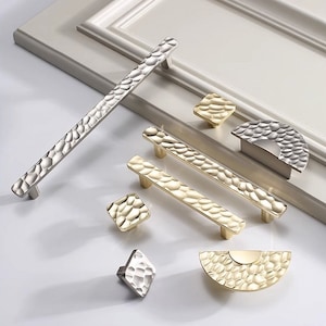Pomos cuadrados de oro cepillado Patrón de martillo Manijas de cajones Tiradores de tocador Tiradores de gabinetes Manijas de armario perillas Herrajes